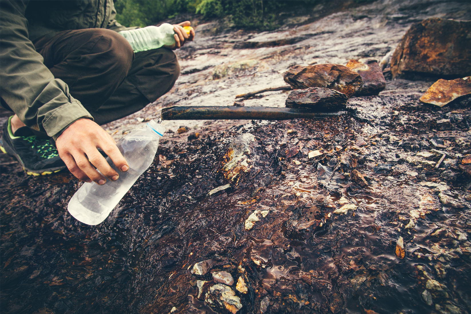 Collecting river water containing <i>Giardia lamblia</i>